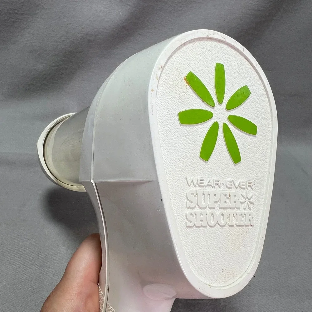 Wear-Ever Super Shooter Electric Cookie Press White Green Vintage Kitchen‎ Retro